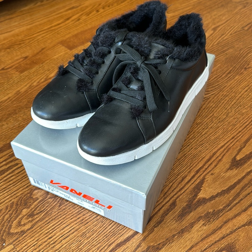 Vaneli Sport Quieto Sneaker